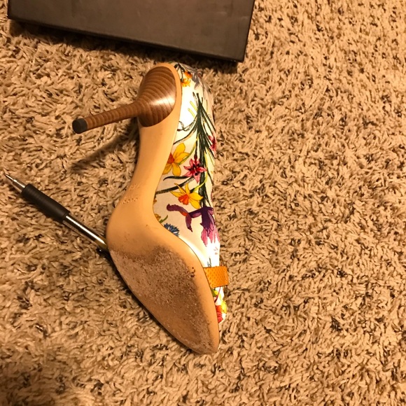 Gucci shoes and matching bamboo purse - Picture 4 of 5